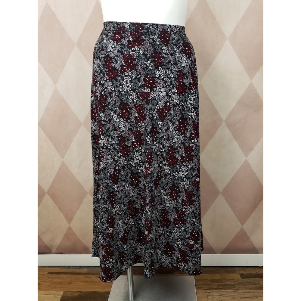 Dressbarn | Gray + Maroon Patterned Skirt
